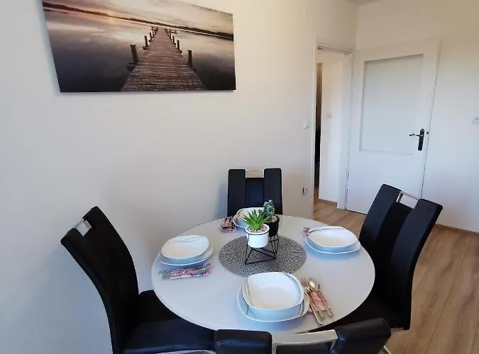 Leona Apartman