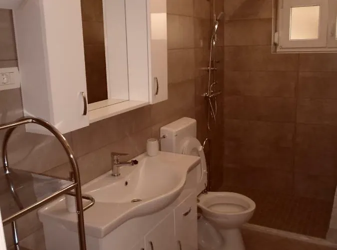 Apartman Leona *